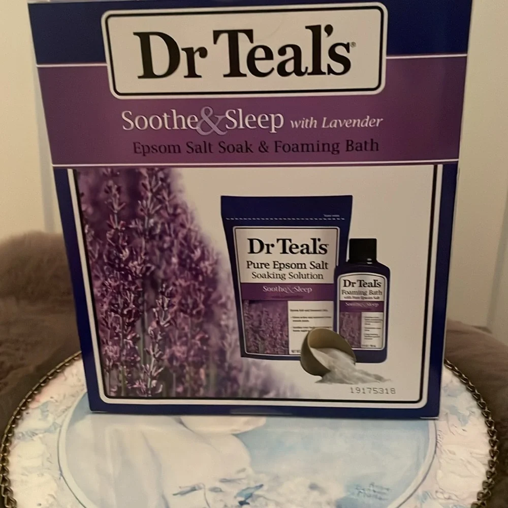 Epsom Salt Soak & Foaming Bath Set - Lavender and Eucalyptus - Picture 3 of 5